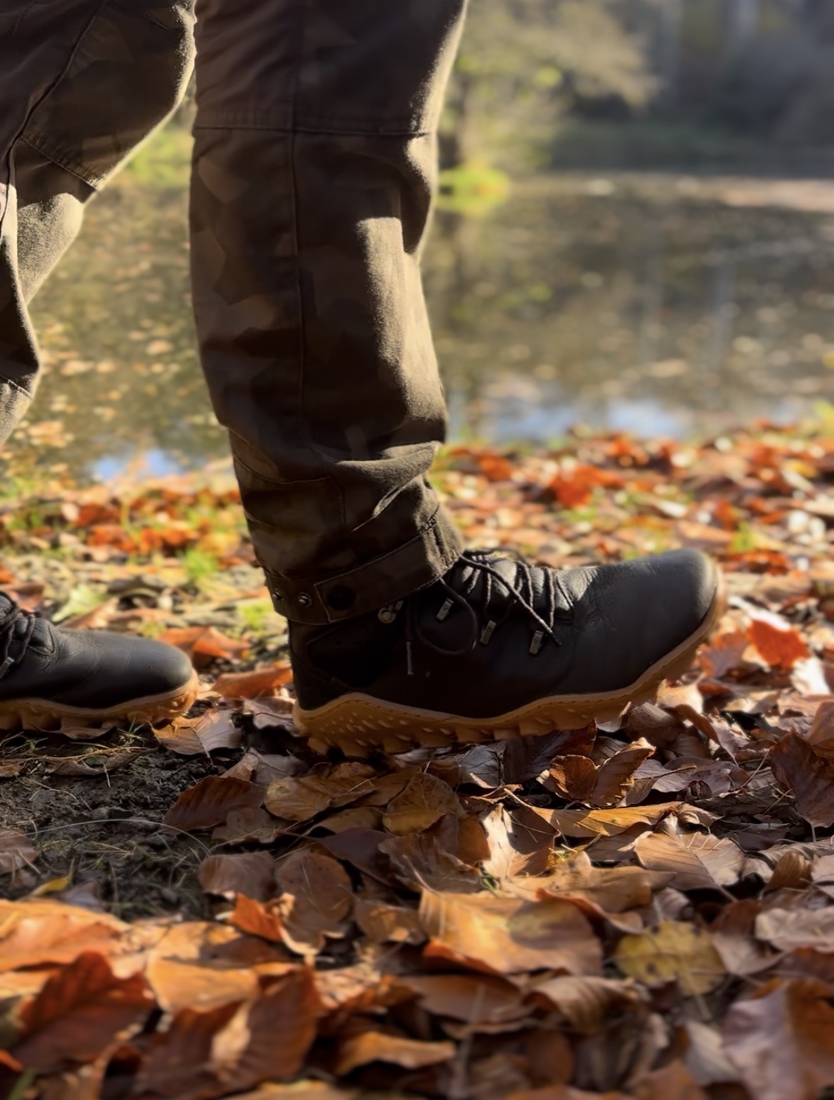 Barfußschuh im Laub